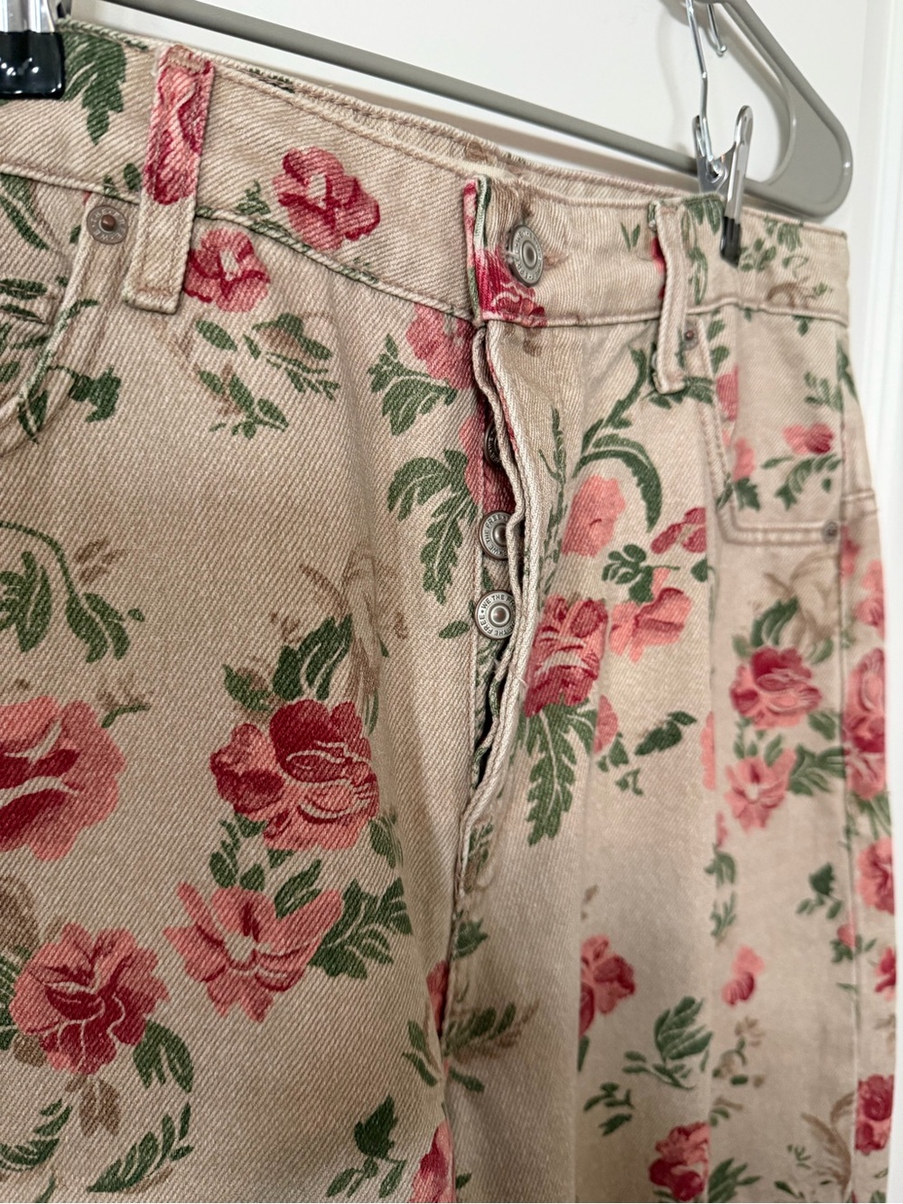 We The Free Beige Jeans with Pink Rose Trim and Barrel Leg SZ 30 - Picture 5 of 8
